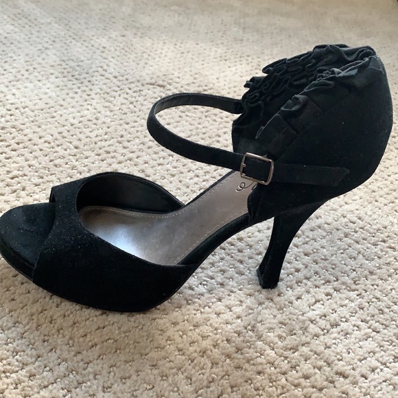 Fergie brand suede heels. - Picture 2 of 6